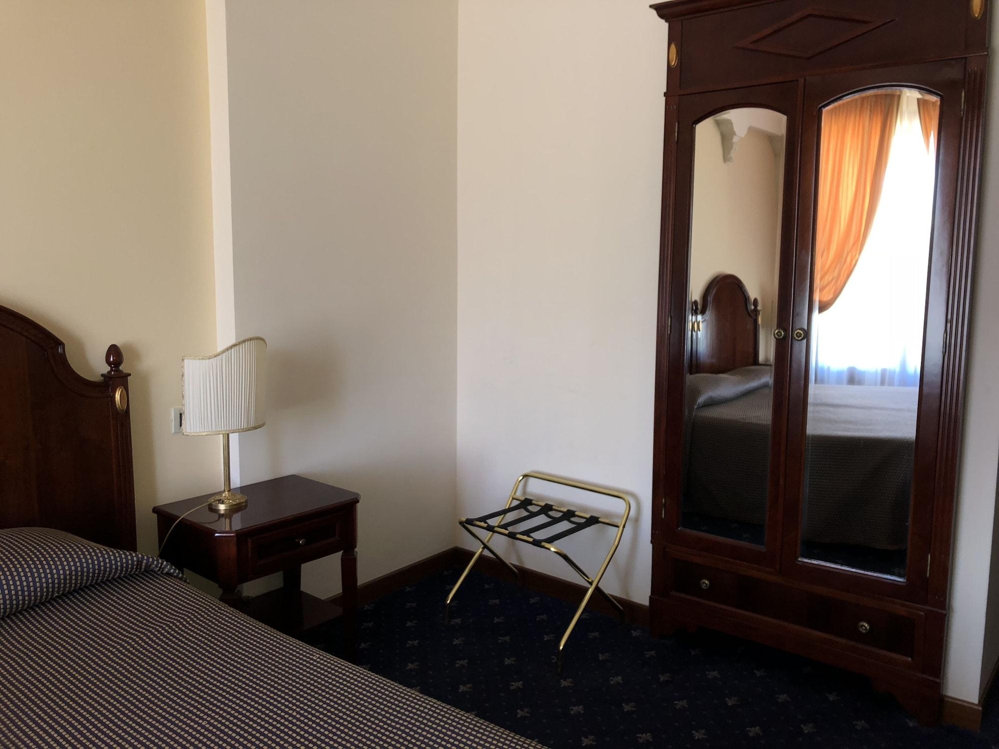 Grand Hotel Palace マルサラ エクステリア 写真 A room at the hotel