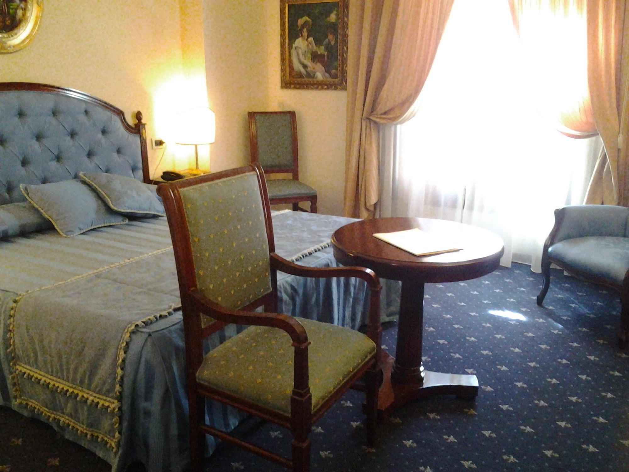 Grand Hotel Palace マルサラ エクステリア 写真 A room at the hotel