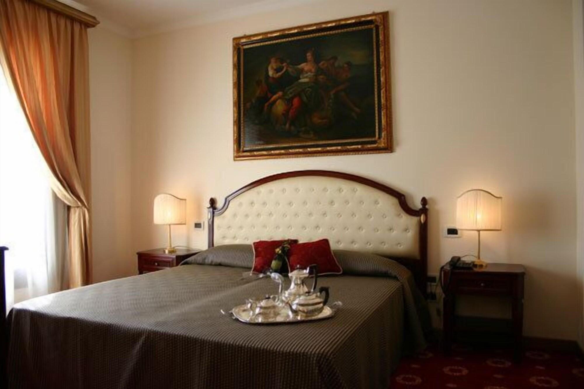 Grand Hotel Palace マルサラ エクステリア 写真 A room at the hotel