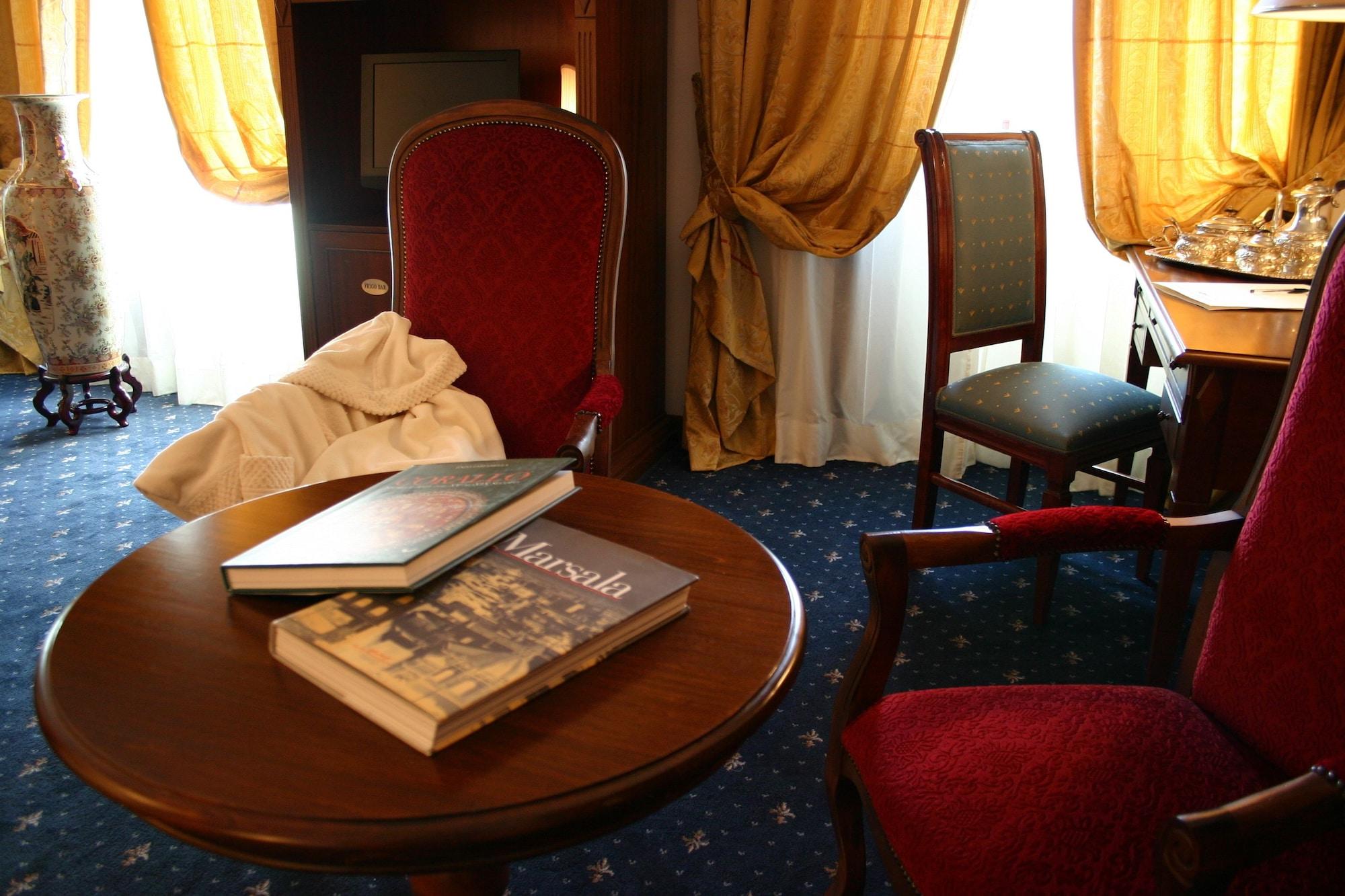Grand Hotel Palace マルサラ エクステリア 写真 A guest room on board the Venice Simplon Orient Express