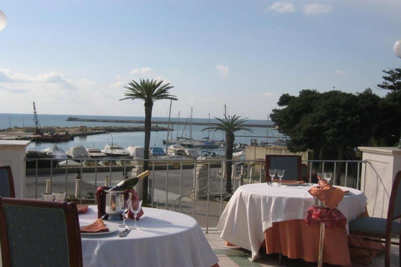 Grand Hotel Palace マルサラ レストラン 写真 View of the port of San Benedetto del Tronto