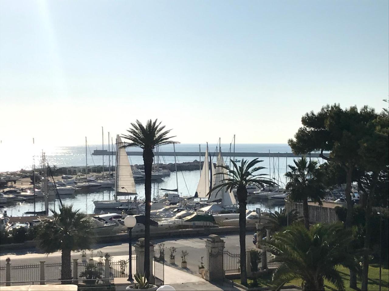 Grand Hotel Palace マルサラ エクステリア 写真 View of the port of Sanremo