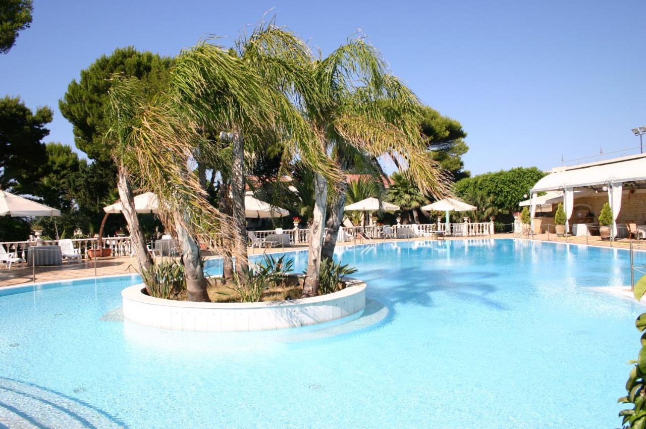 Grand Hotel Palace マルサラ エクステリア 写真 The pool at the hotel