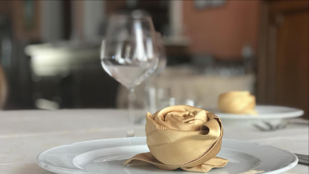 Grand Hotel Palace マルサラ エクステリア 写真 A golden rose